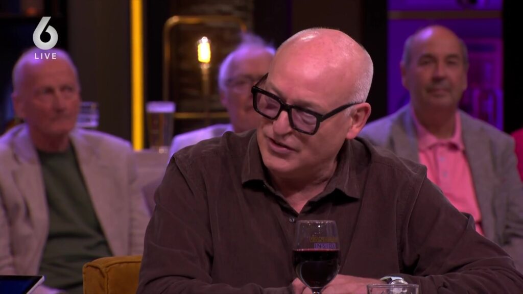 René van der Gijp aan tafel bij Vandaag Inside